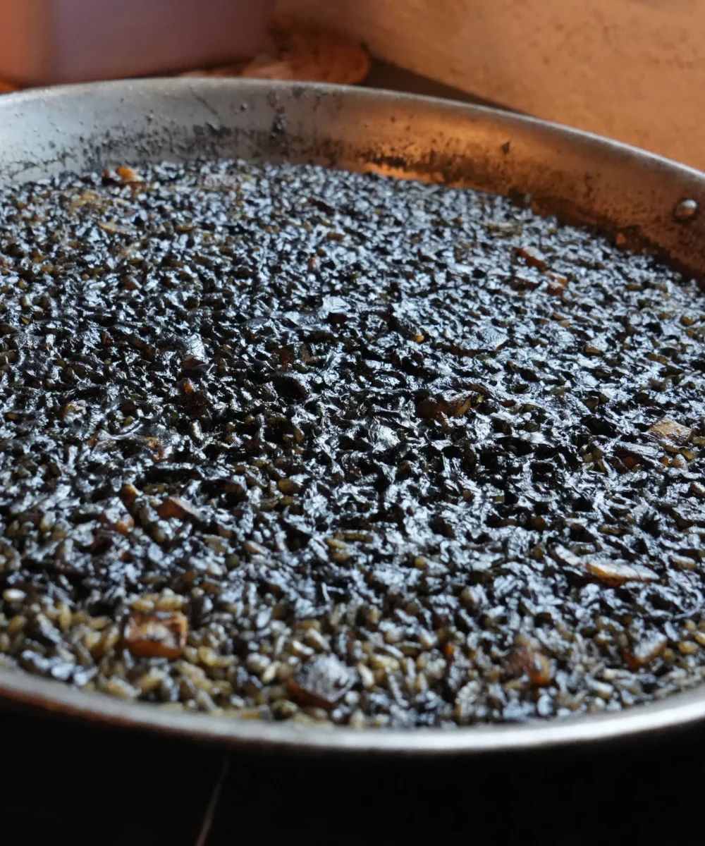 Arroz negro con sepia en paella, La Giralda Dénia